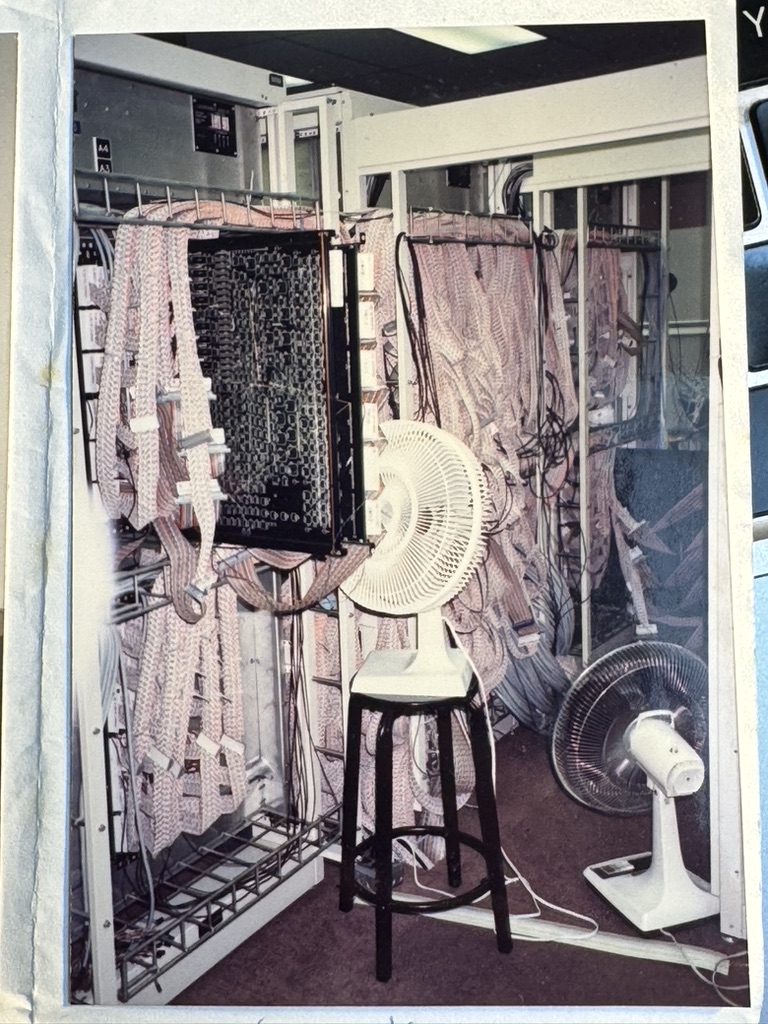 A room with a fan and a machine AI-generated content may be incorrect.